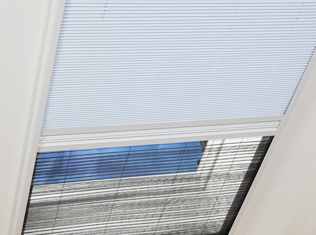 10029 - Sonnen-und Insektenschutz-Kombiplissee | hecht international | Dachfensterplissees
