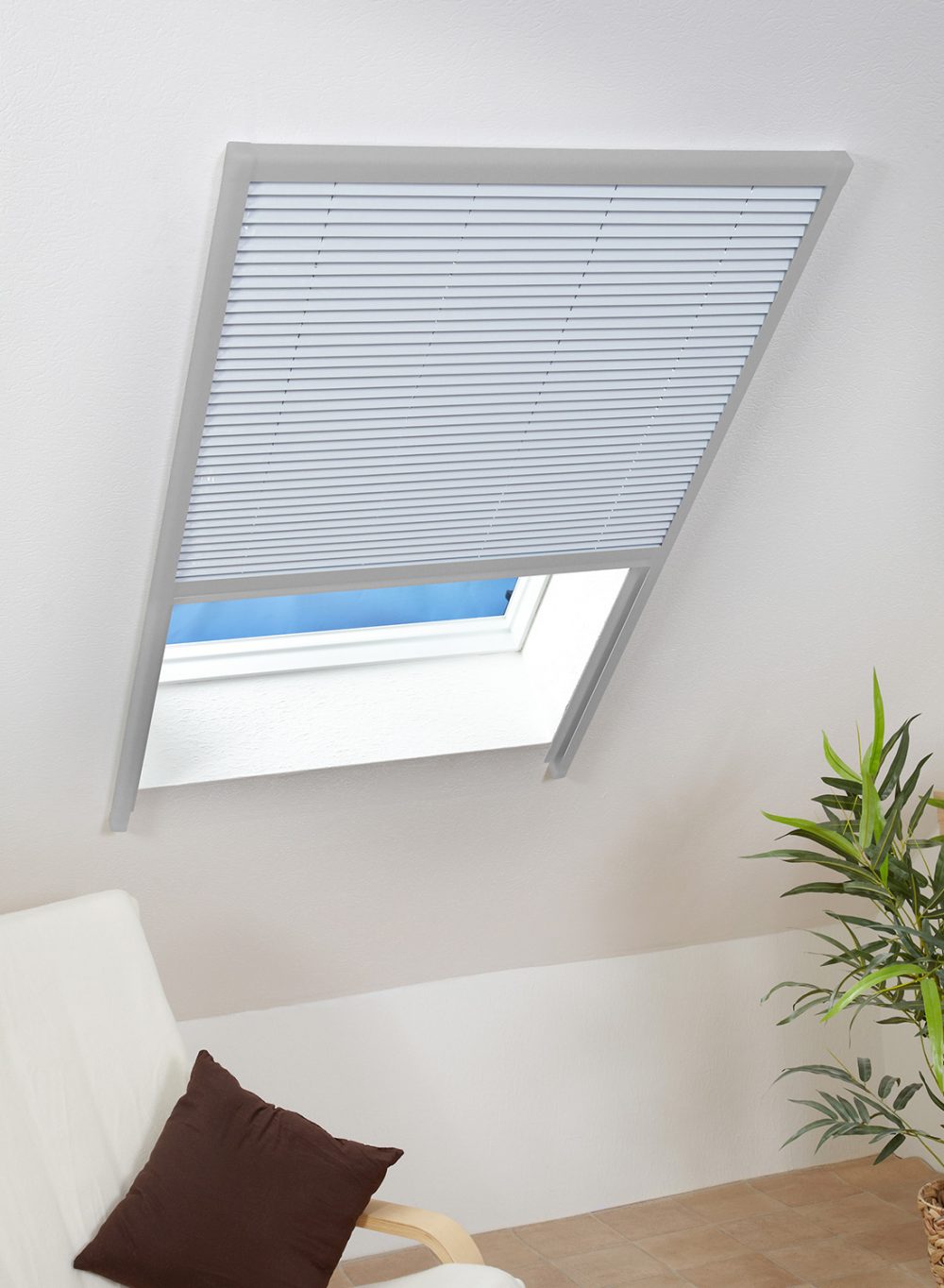 Sonnenschutz-Dachfenster-Plissee_hecht international GmbH